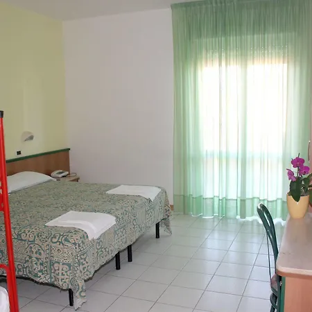 Mediterraneo Ombrellone E Lettini Inclusi 3* Martinsicuro